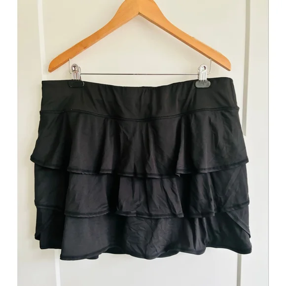 Women's Ideology Black Tiered Ruffle Mini Skirt with inner shorts 2X - Picture 2 of 6